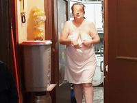 eva mi esposa en la cosina