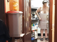 eva mi esposa en la cosina