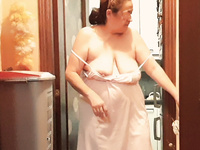 eva mi esposa en la cosina