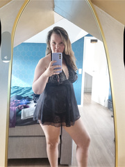 Comment if you want to fuck my wife .