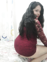 Puta infiel mostrando su coño peludo