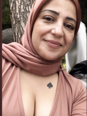 Lebanese big boobs, Hijabi, ديوث لبناني يصور امه