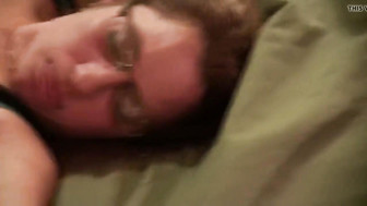 MILF in glasses squirts