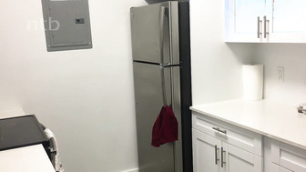 Hung black bull bangs that white pussy and leaves his cream on her cake