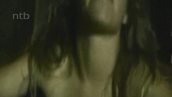 Fucking that horny milf hard and stuffing her smooth shaved pussy