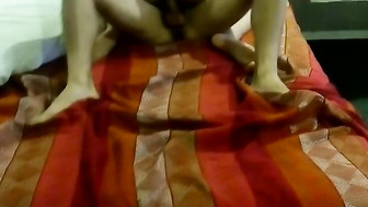 Presto a mi. Chica a un amigo para que aprenda a cojer