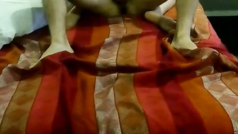 Presto a mi. Chica a un amigo para que aprenda a cojer