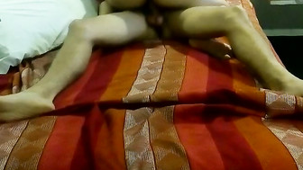 Presto a mi. Chica a un amigo para que aprenda a cojer