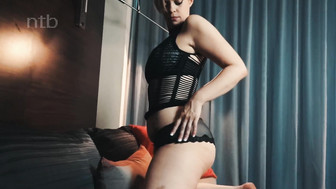 Banging that booty white blond from behind and cumming on her ass
