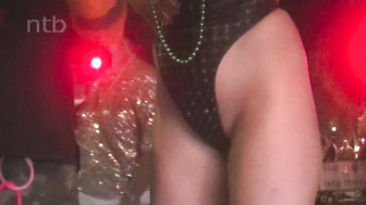 White wife shows that beautiful ass to her black lover and milks his hard dick