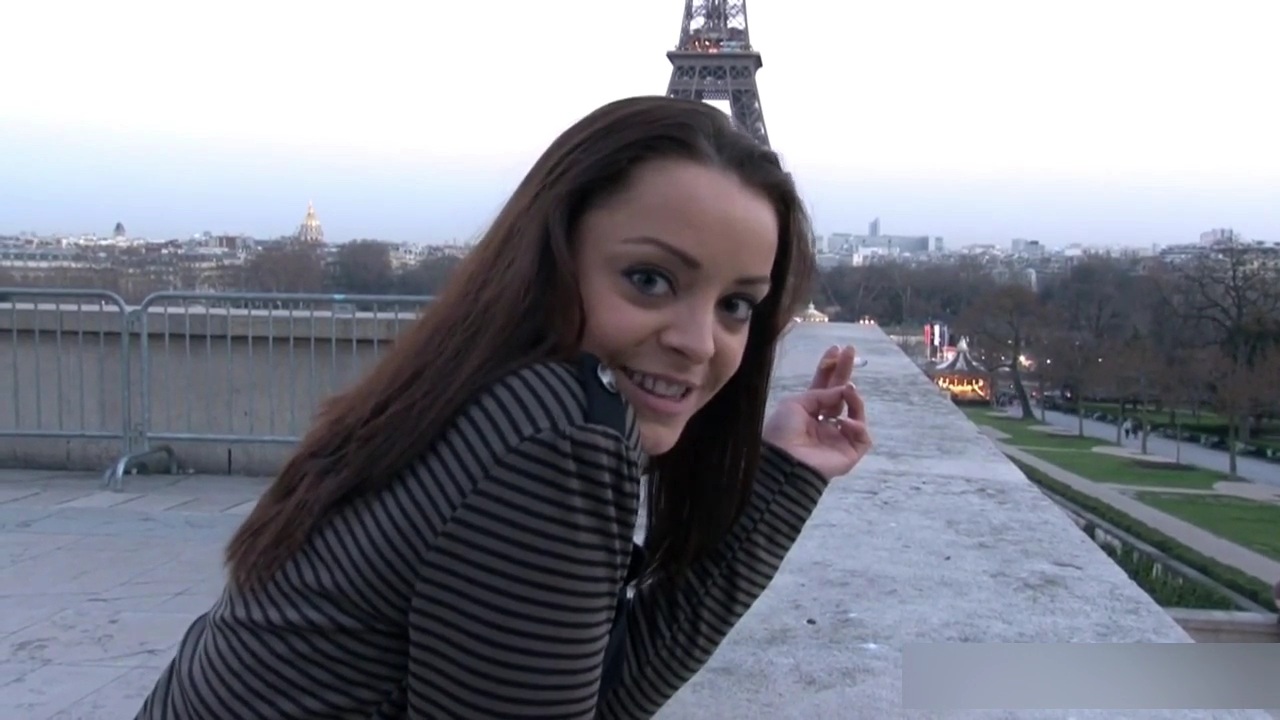 French girl fucking American tourist in Paris