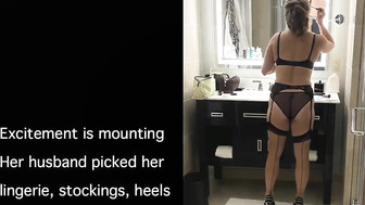 Cuckold white wife makes her hubby cum with just one touch of her hand