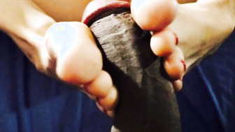 She gettin her tight pussy stretched