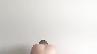 Blond girl with big ass rides