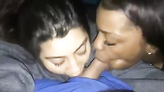 Two hotties give sloppy head