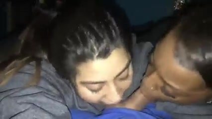 Two hotties give sloppy head