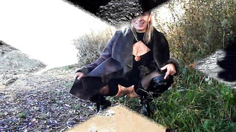 Lisa open leggs at the beach for peeing