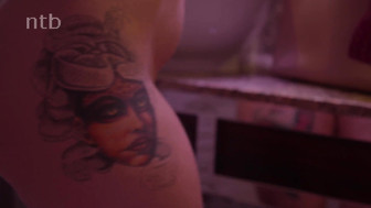 Curvy white babe gets her huge boobs with pierced nipples showered with cum