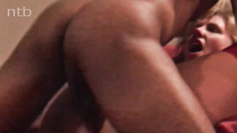 Cuckold white MILF gets fucked and stretched by that endowed black buck