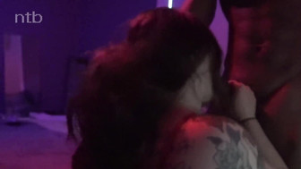 Cuckold white wife spreads her legs wide and receives BBC creampie