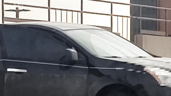 Skinny cuckold babe gets her belly and pussy cleaned after BBC creamed her