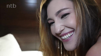 Cuckold white babe gets messy creampie from her endowed black buck