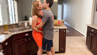 Cuckold white MILF gets impregnated by her fresh buck after only few strokes