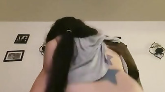 Tatted bubble butt fucks black cock