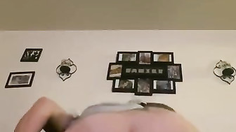 Tatted bubble butt fucks black cock