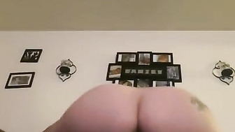 Tatted bubble butt fucks black cock