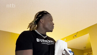 Cuckold white wife worships that bbc bafore getting it bareback in her pussy