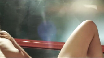 Se mete en la cama de su amigo para follarselo