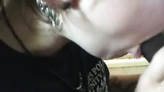 Slutty white gf sucks BBC