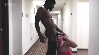 Hung black bull fucks that sexy white babe in hotel corridor