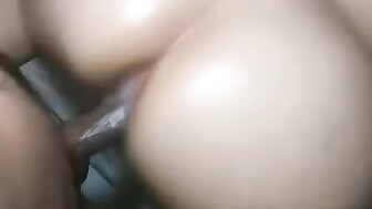 Phat ass chick throw's ass back like a pro