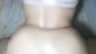 Phat ass chick throw's ass back like a pro