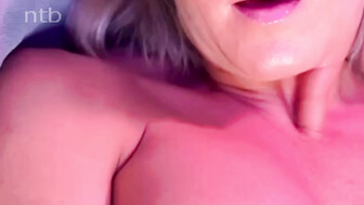 Cuckold white milf tries double barrel dvp but her pussy was too slippery