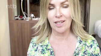 Curvy white milf rubs bbc against her pussy and fucks it bareback