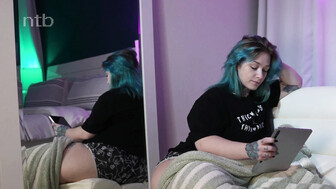 Chubby white babe takes bbc bareback in her shaved pussy