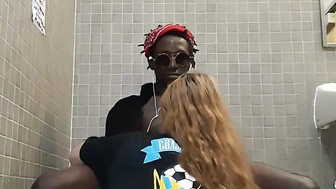 BBC FUCKED SNOWBUNNY IN PUBLIC TOILET