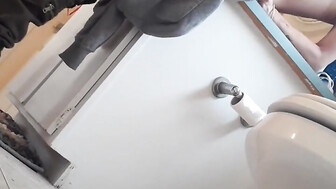 BBC FUCK TEEN IN THE PUBLIC TOILET