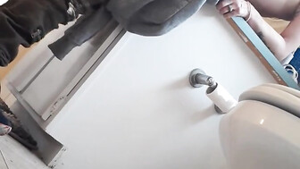 BBC FUCK TEEN IN THE PUBLIC TOILET