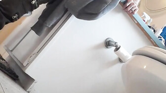 BBC FUCK TEEN IN THE PUBLIC TOILET