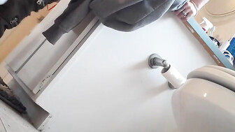 BBC FUCK TEEN IN THE PUBLIC TOILET