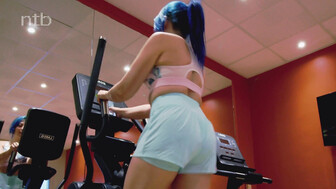 Cuckold white milf takes bbc bareback in that bald white pussy