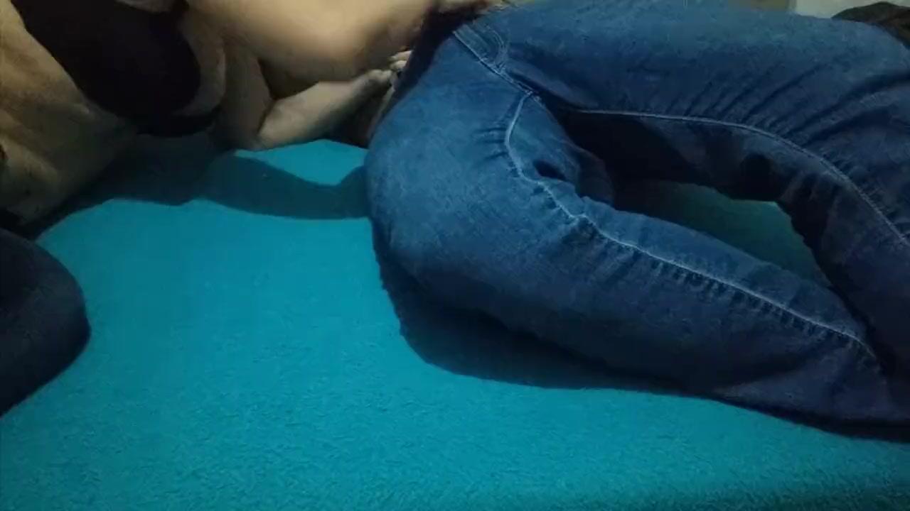 Hubby films first time wifesharing