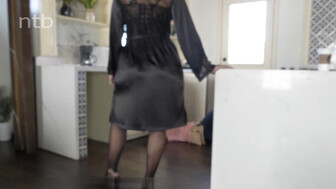 Big ass cuckold white milf squirts like fountain while cumming on that bbc