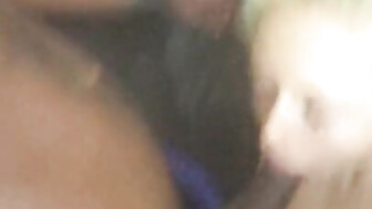 Blonde knows how to do it perfectly