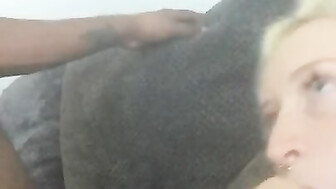 Blonde knows how to do it perfectly