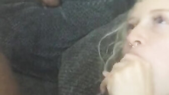 Blonde knows how to do it perfectly